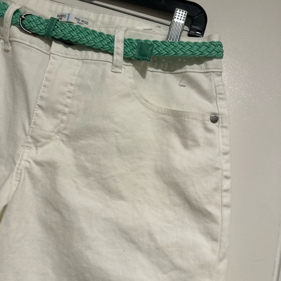 NWT Riders Womens Sz: 12M Mid Rise White Chino Shorts w/ Mint Green Belt. - Picture 6 of 11
